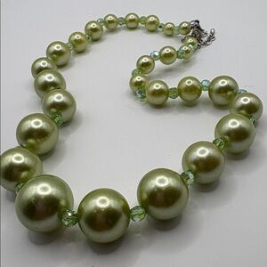 Green Pearl Beaded Necklace 18-19”